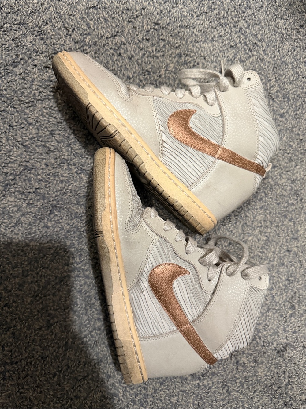 Nike High-Top Sneakers in Light Gray with Metallic Rose Swoosh